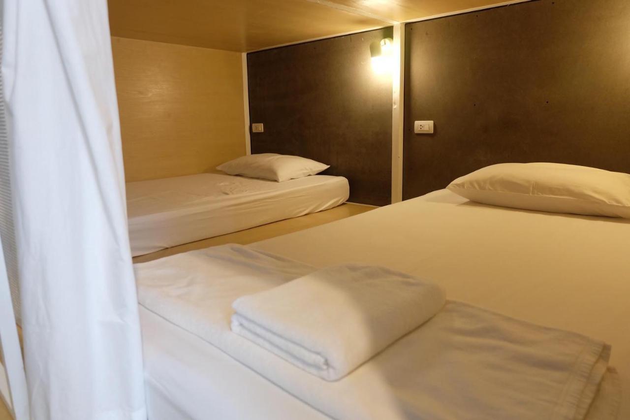 On The Bed Hostel Bangkok Ngoại thất bức ảnh