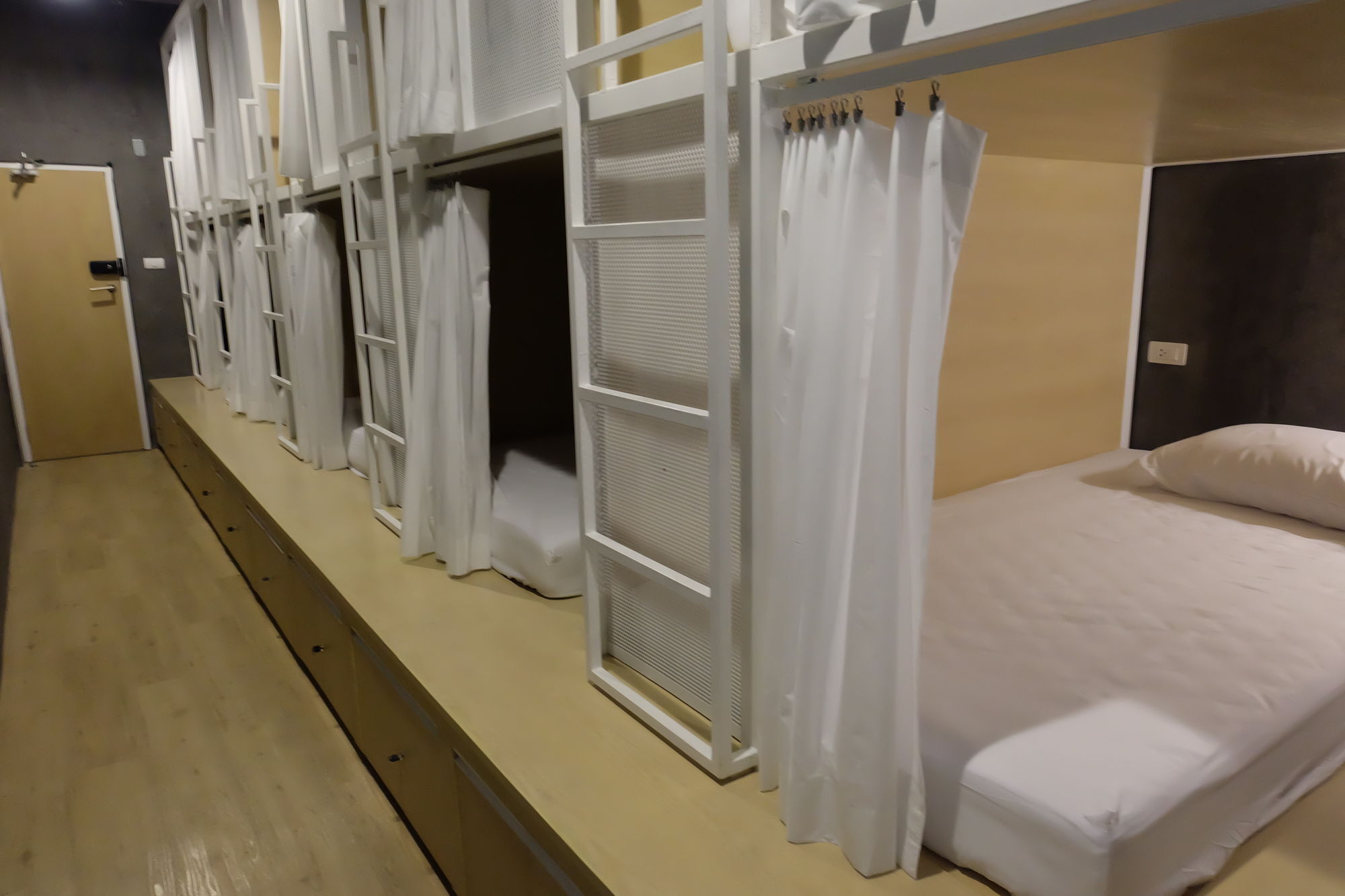 On The Bed Hostel Bangkok Ngoại thất bức ảnh